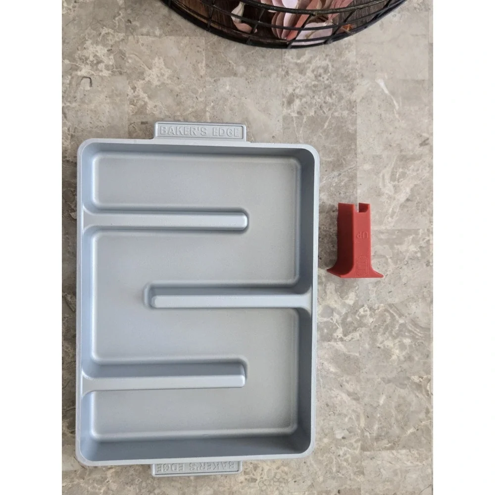 Baker's Edge Brownie Pan Cast Aluminum Non Stick Continuous Edge Wedge Incl' USA